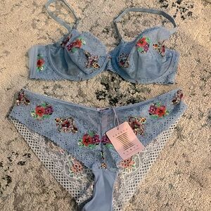 Brand new with tags savage Fenty set